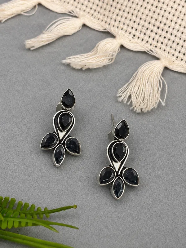 Noir_Bloom_Black_Colour_Brass_Earring_For_Women