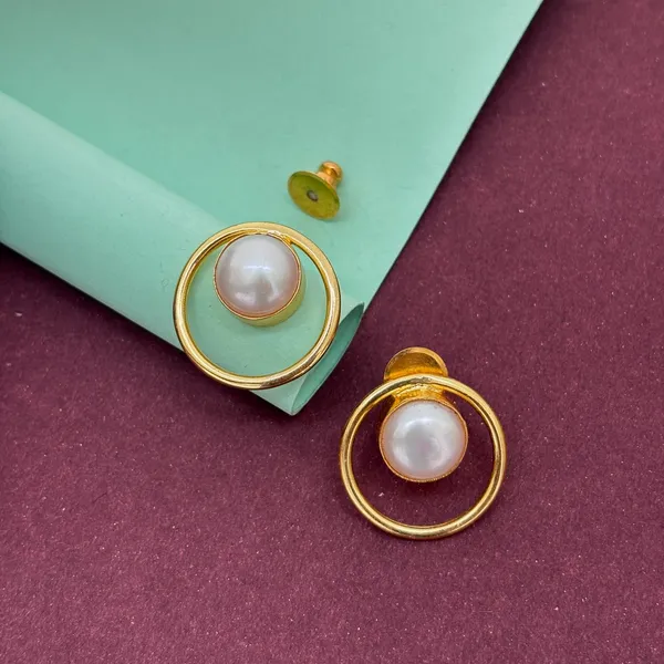 Round_With_Pearl_Pearl_Colour_Brass_Earring_For_Women