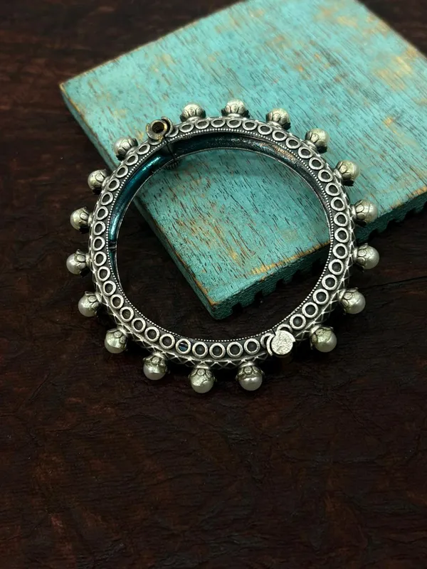 Bahaar_Kada_Silver_Colour_Brass_Kada_For_Women