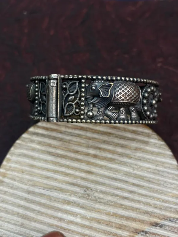 Meghna_Kada_Silver_Colour_Brass_Kada_For_Women