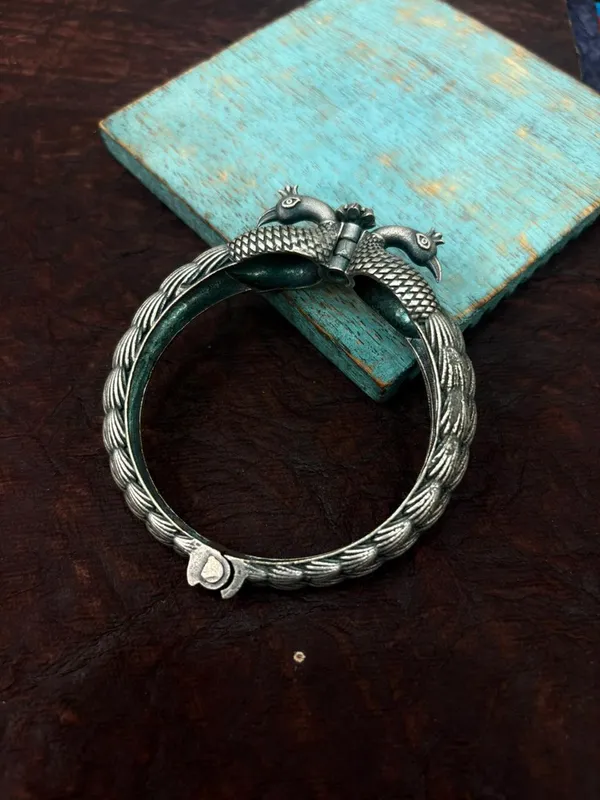 Vanya_Kada_Silver_Colour_Brass_Kada_For_Women
