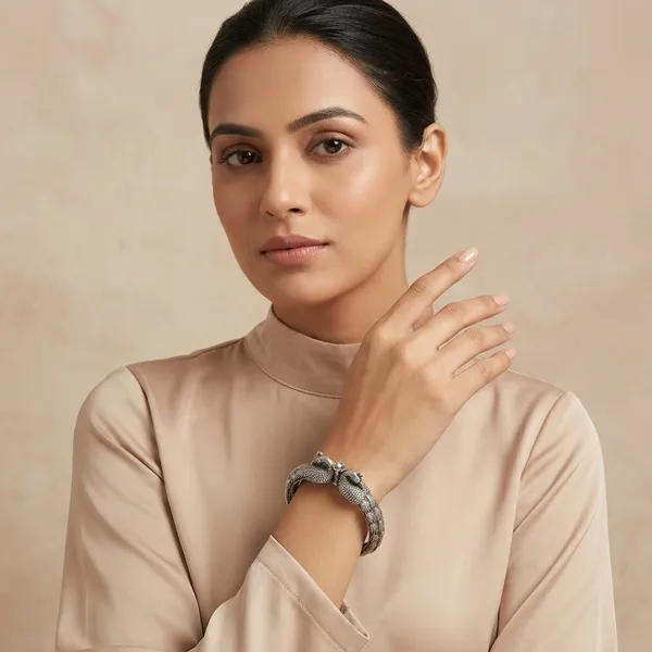 Vanya_Kada_Silver_Colour_Brass_Kada_For_Women