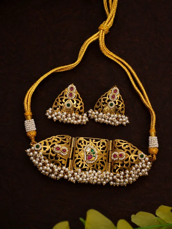 Sanaavi_Necklace_Golden_Colour_Brass_Necklace_With_Earrings_For_Women