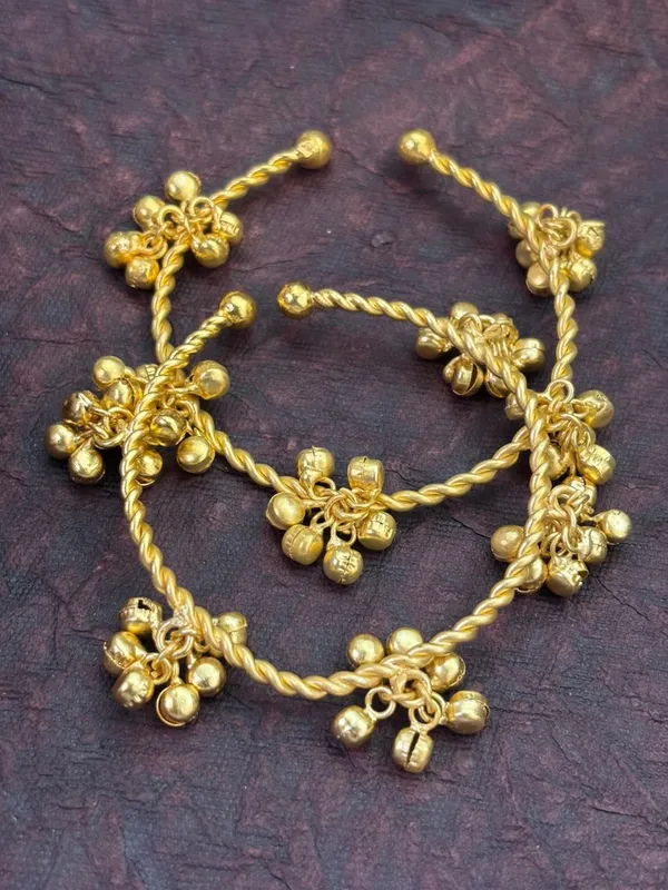 Sunehri_Jhanjhariya_Golden_Colour_Brass_Bangle_Pair_For_Women