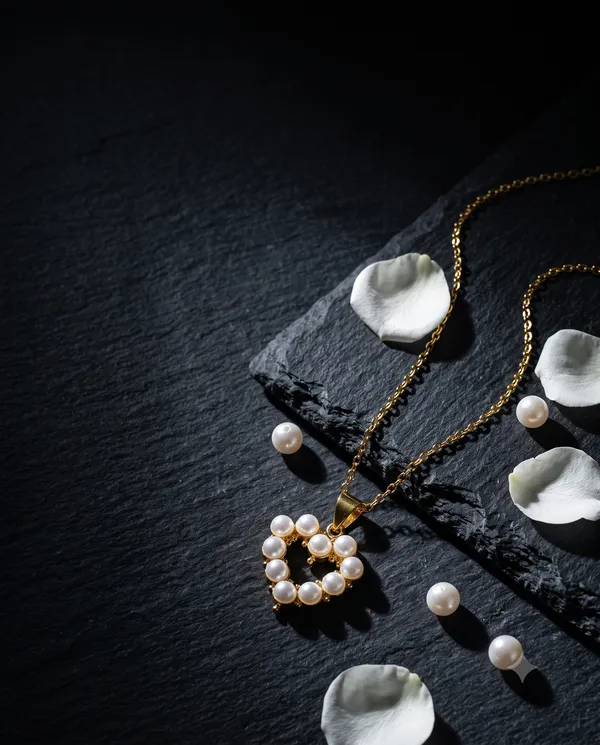 Small_Pearl_Heart_Pendant_Small_Pearl_Colour_Brass_Neck_Piece_For_Women