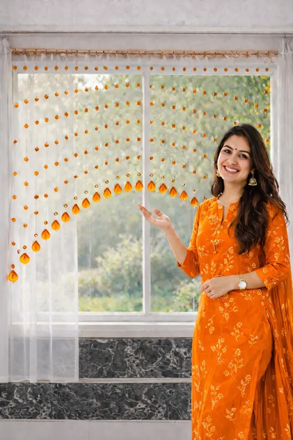Luxury_Arc_Acrylic_Bead_Curtain_–_Orange+White_Colour_|_2.5_Ft_Height_|_Suitable_for_3.5–4_Ft_Window/Door(Total-28_Strings)