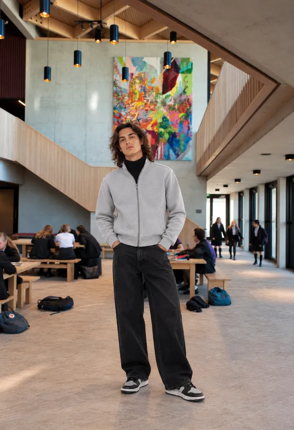 Hue_Nox_Men's_Grey_Solid_Regular_Fit_Zipper_Sweatshirt