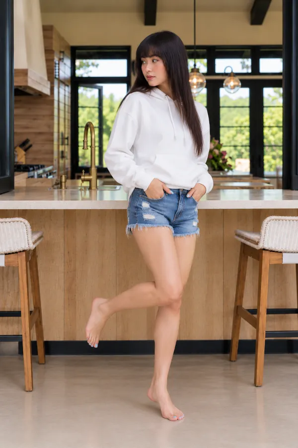 Hue_Nox_Women's_White_Solid_Drop-Shoulder_Hoodie