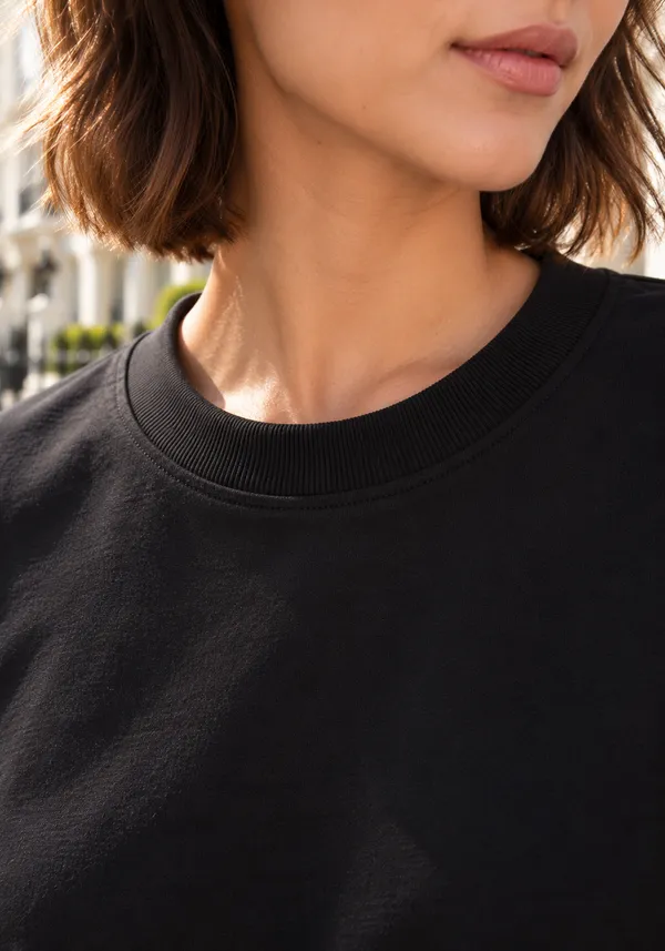 Hue_Nox_Women's_Black_Solid_Regular_Fit_Sweatshirt