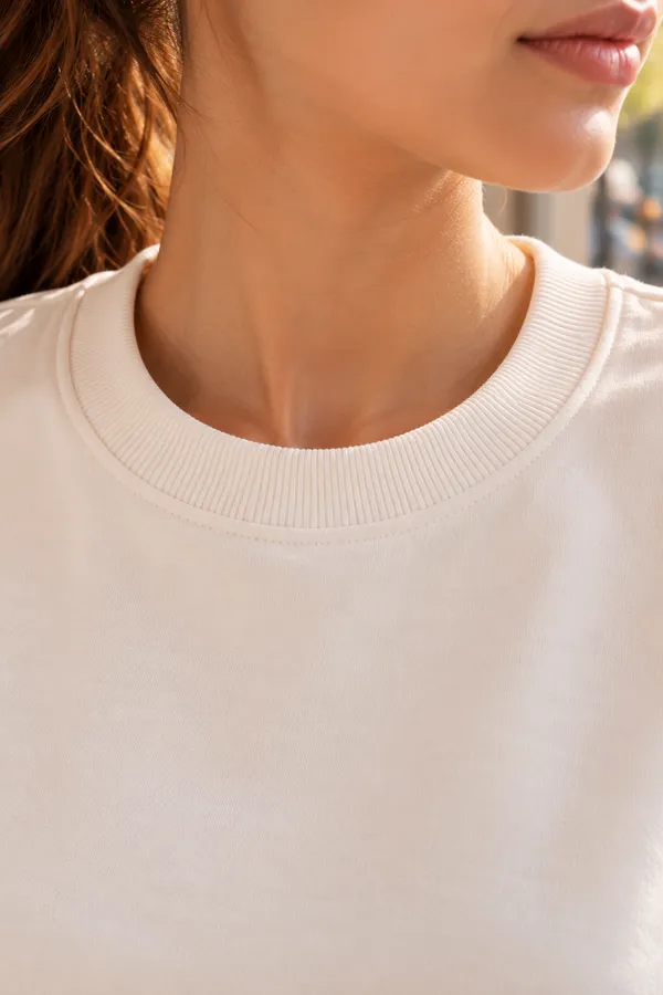Hue_Nox_Women's_Off_White_Solid_Regular_Fit_Sweatshirt