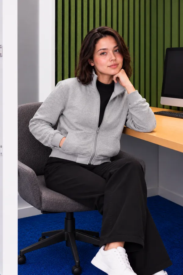 Hue_Nox_Women's_Grey_Solid_Regular_Fit_Zipper_Sweatshirt