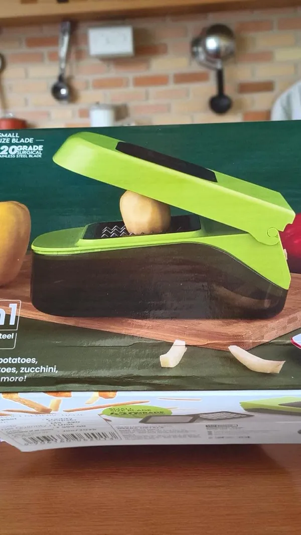 White_And_Black_Garlic_Chopper_Manual_Food_Dicer