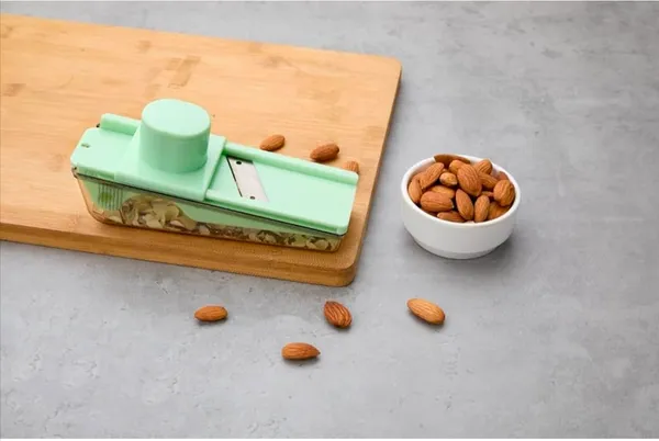 Green_Mandoline_Slicer_With_Container