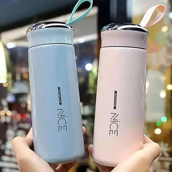 Grey_Insulated_Water_Bottle_With_Carrying_Loop