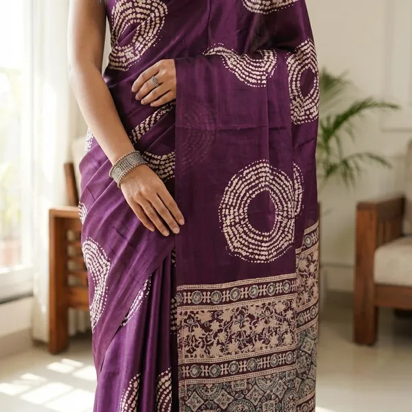 Purple_Bandhani_Saree_With_Embellishments_For_Women