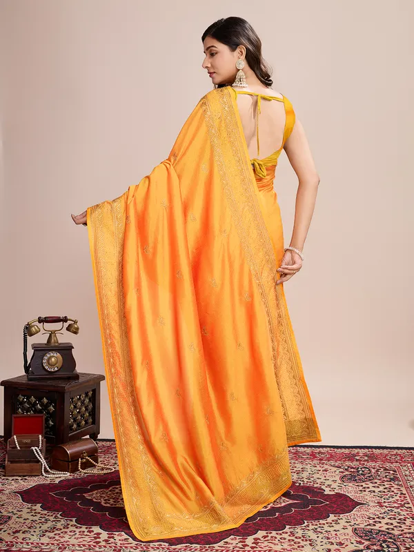 Orange_Pehna_Silk_Saree_With_Unstitched_Blouse_Piece