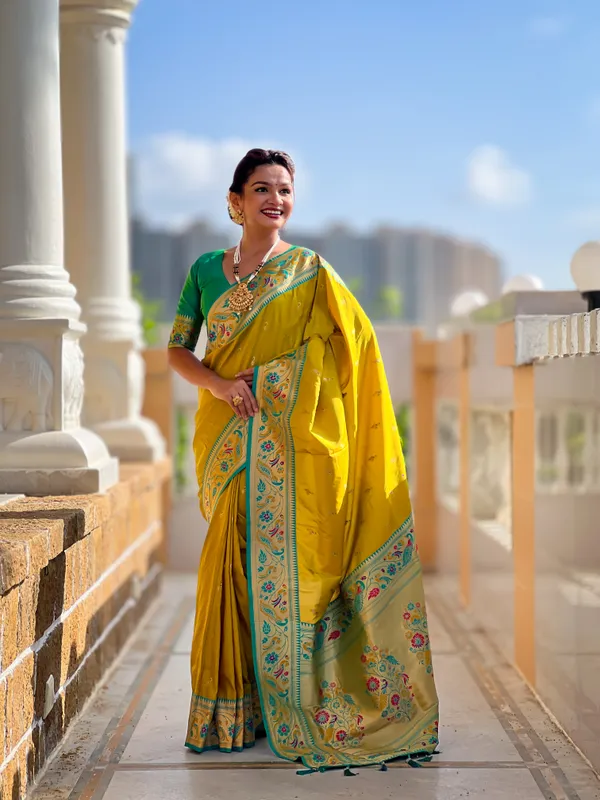 Parrot_Green_Royal_Paithani_Silk_Saree_With_Unstitched_Blouse_Piece
