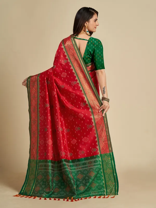 Red_Vaibhavi_Silk_Saree_With_Unstitched_Blouse_Piece