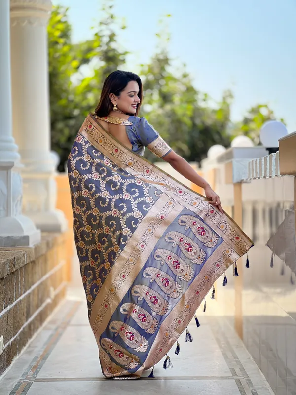 Grey_Banarasi_Banarasi_Silk_Saree_With_Unstitched_Blouse_Piece