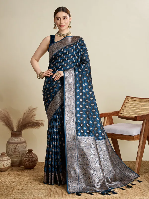 Calypso_Rajgharana_Silk_Saree_With_Unstitched_Blouse_Piece