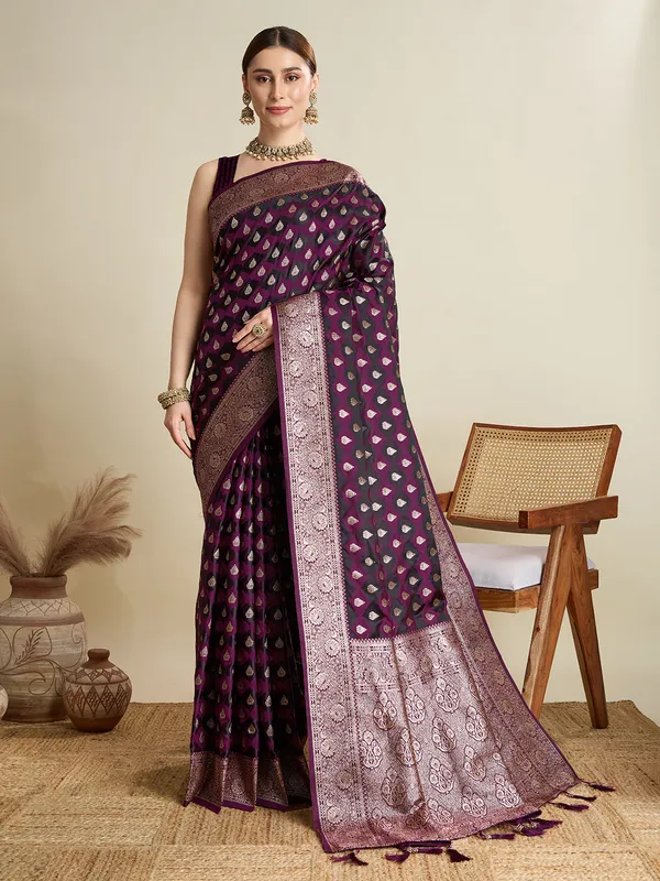 Wineberry_Rajgharana_Silk_Saree_With_Unstitched_Blouse_Piece