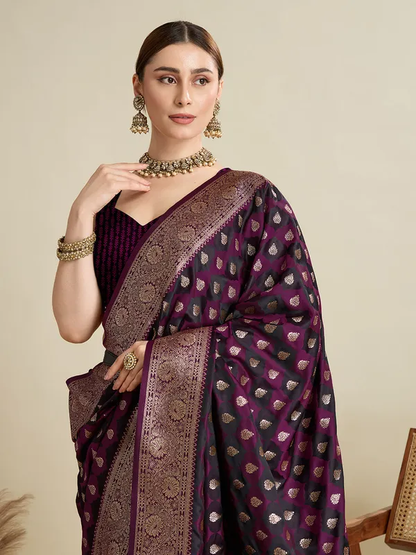 Wineberry_Rajgharana_Silk_Saree_With_Unstitched_Blouse_Piece