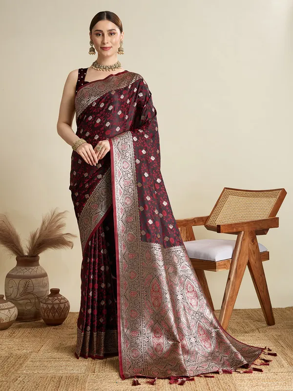 Brown_Rajgharana_Silk_Saree_With_Unstitched_Blouse_Piece