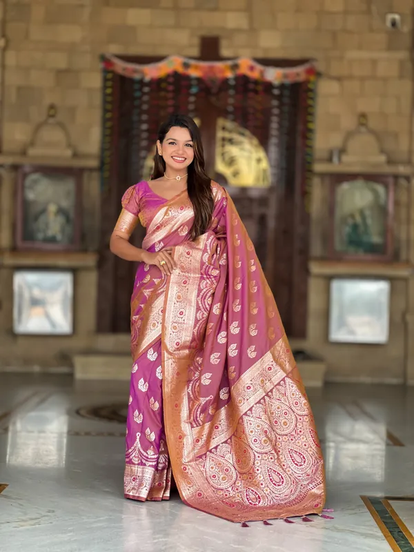 Onion_Banarasi_Banarasi_Silk_Saree_With_Unstitched_Blouse_Piece