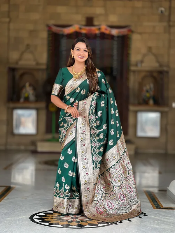 Bottlegreen_Banarasi_Banarasi_Silk_Saree_With_Unstitched_Blouse_Piece