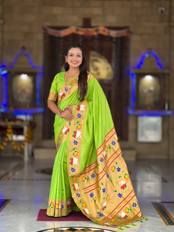 Parrot_Green_Rajhans_Paithani_Patola_Silk_Saree_With_Unstitched_Blouse_Piece