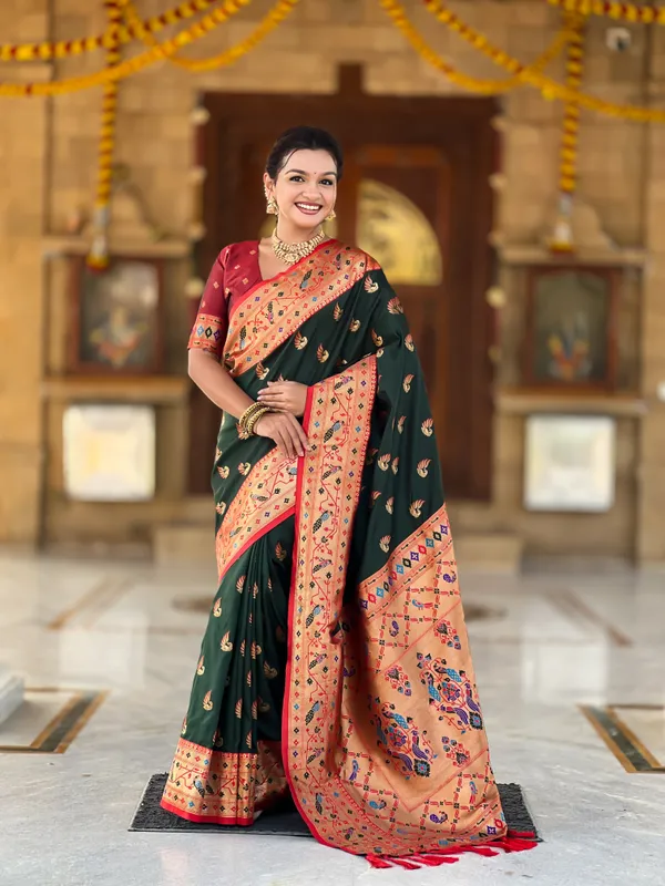 Bottlegreen_Sparkal_Silk_Saree_With_Unstitched_Blouse_Piece