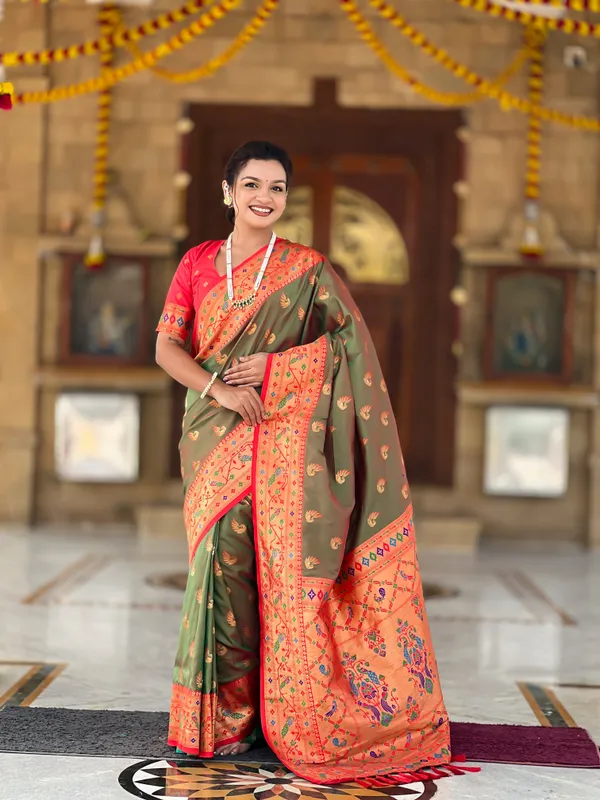 Mehendi_Sparkal_Silk_Saree_With_Unstitched_Blouse_Piece