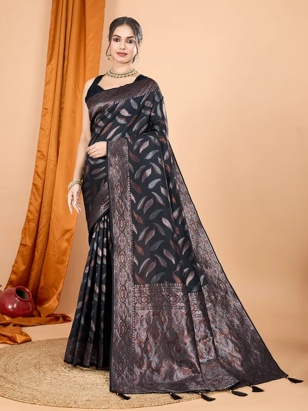 Black_Morpichh_Silk_Saree_With_Unstitched_Blouse_Piece
