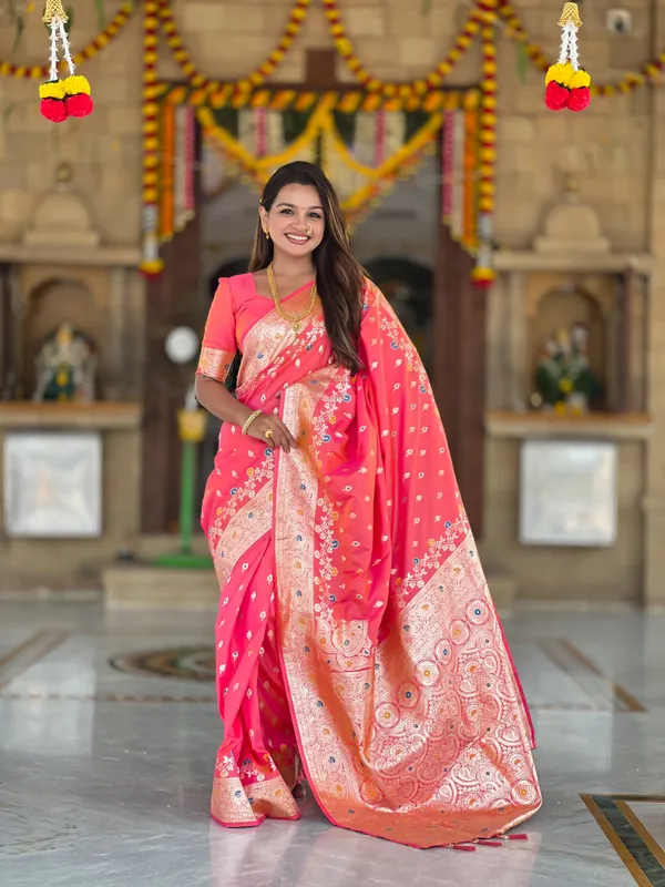 Gajri_Pink_Banarasi_Banarasi_Silk_Saree_With_Unstitched_Blouse_Piece