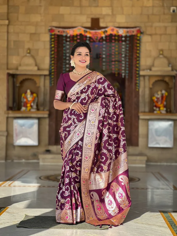 Wine_Banarasi_Jacquard_Fabrics_Saree_With_Unstitched_Blouse_Piece