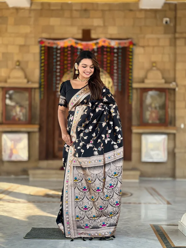 Black_Banarasi_Silk_Saree_With_Unstitched_Blouse_Piece