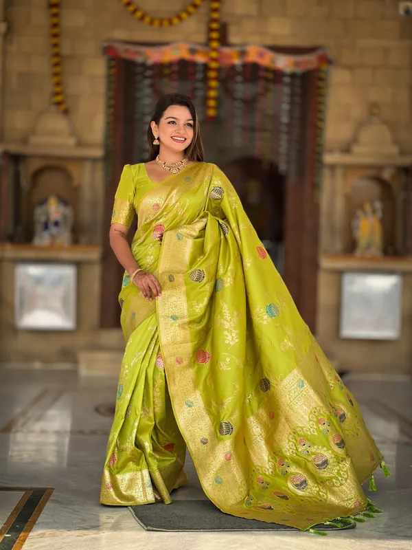 Parrot_Green_Banarasi_Banarasi_Silk_Saree_With_Unstitched_Blouse_Piece