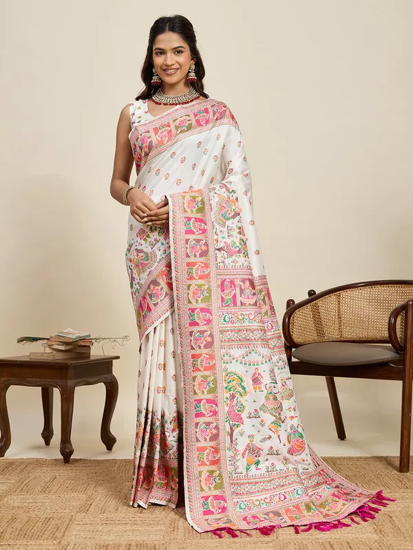White_Pallavi_Silk_Saree_With_Unstitched_Blouse_Piece