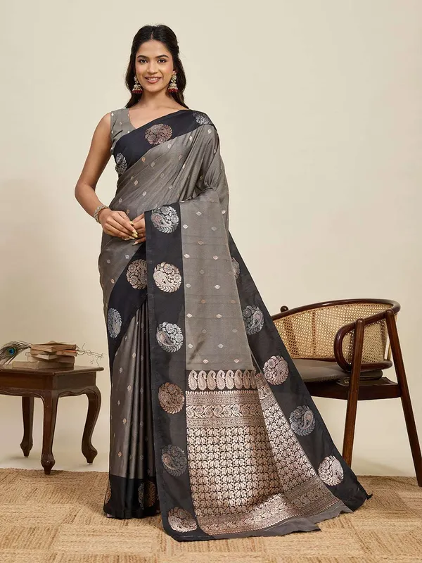 Gray_Aamarapali_Silk_Saree_With_Unstitched_Blouse_Piece