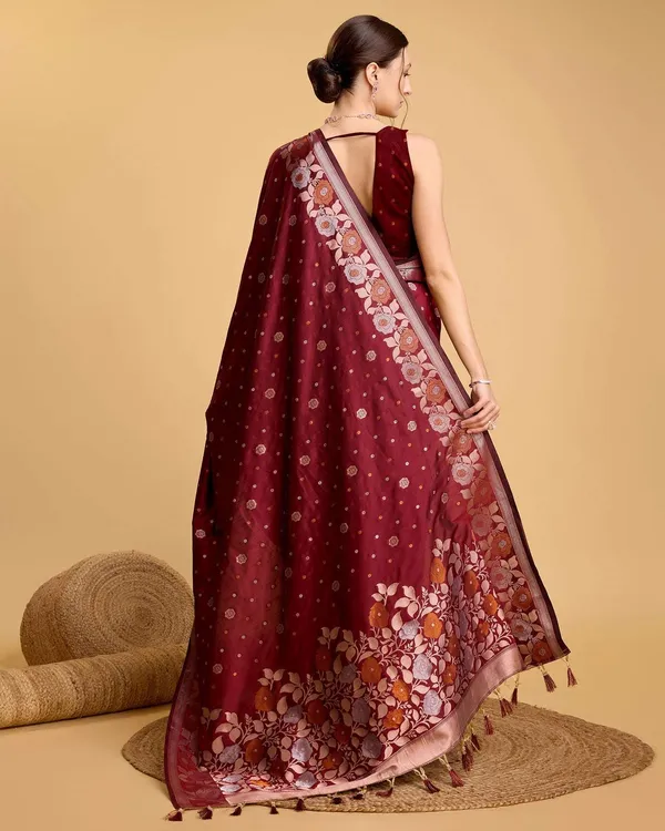 Redis_Black_Radhika_Jacquard_Silk_Saree_With_Unstitched_Blouse_Piece