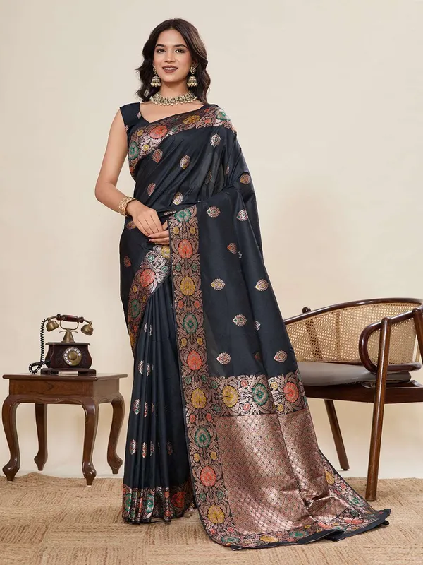 Black_Amshukha_Silk_Saree_With_Unstitched_Blouse_Piece