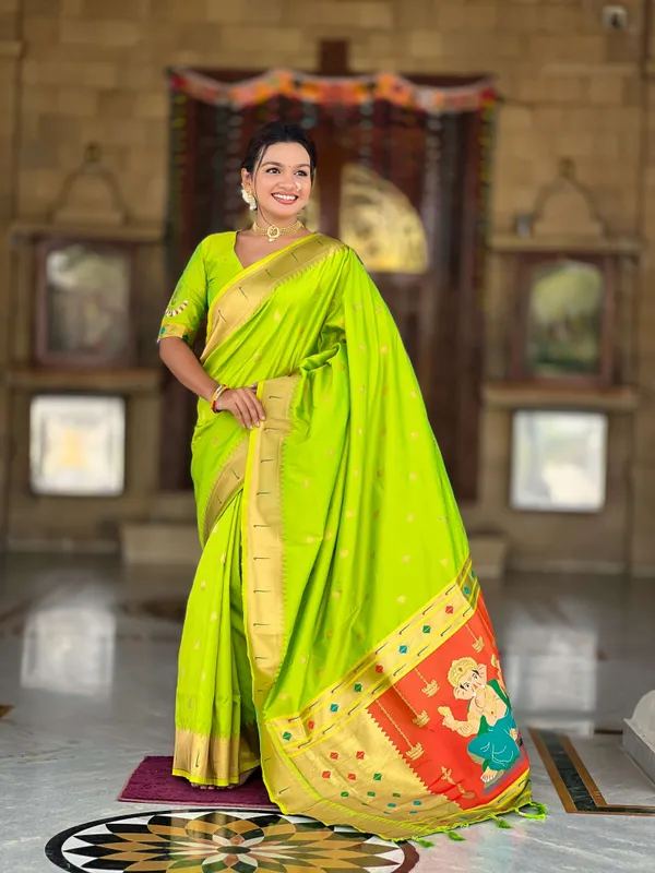 Parrot_Green_Ganapati_Paithani_Silk_Saree_With_Unstitched_Blouse_Piece