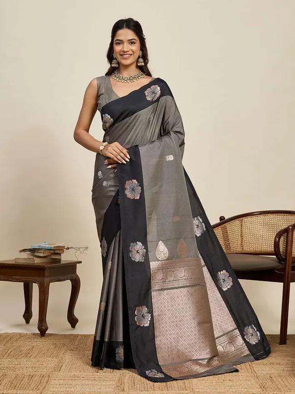 Gray_Aamarapali_Silk_Saree_With_Unstitched_Blouse_Piece