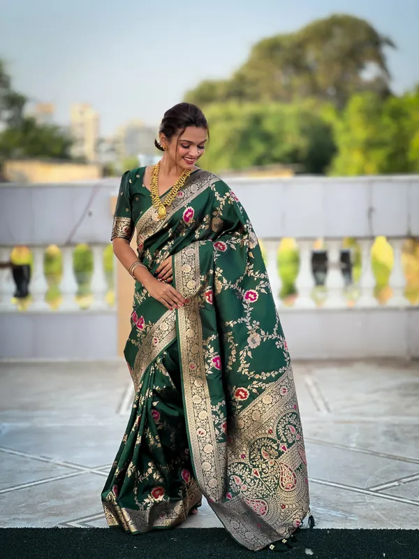Bgreen_Banarasi_Banarasi_Silk_Saree_With_Unstitched_Blouse_Piece