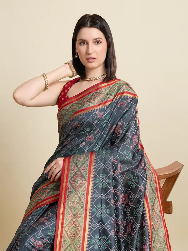 Grey_Vaibhavi_Silk_Saree_With_Unstitched_Blouse_Piece