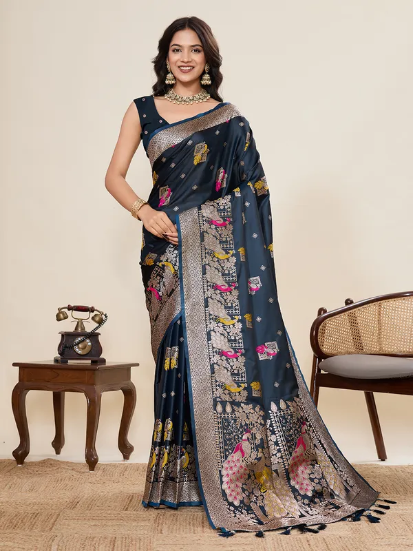 Mblue_Yesha_Silk_Saree_With_Unstitched_Blouse_Piece