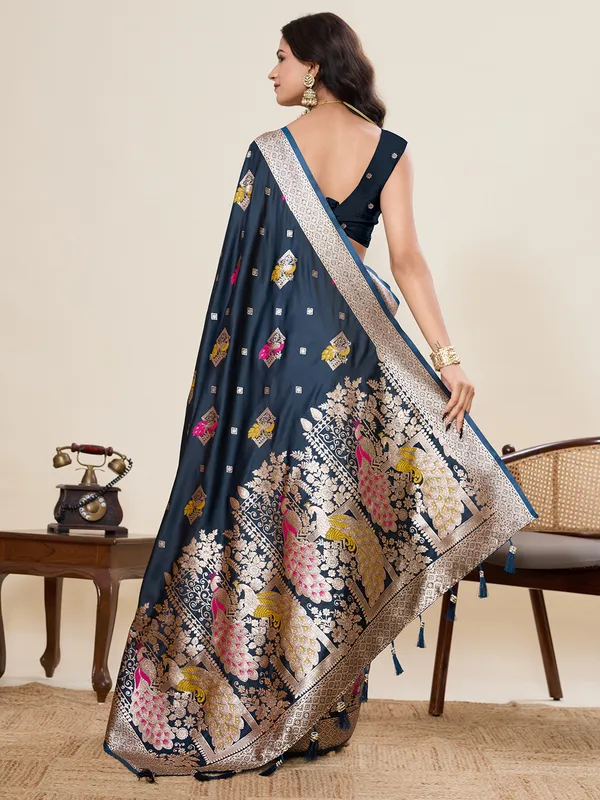 Mblue_Yesha_Silk_Saree_With_Unstitched_Blouse_Piece