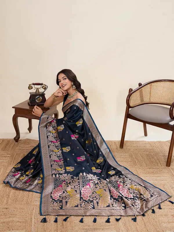 Mblue_Yesha_Silk_Saree_With_Unstitched_Blouse_Piece