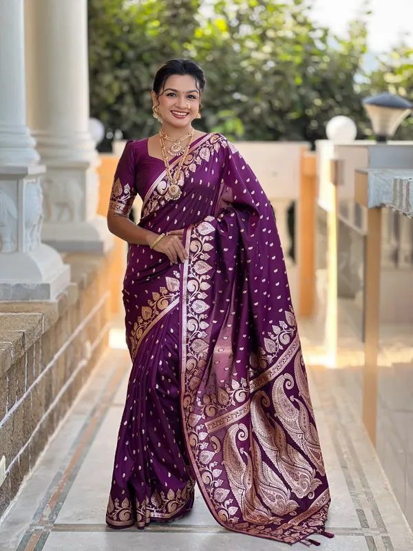 Wine_Banarasi_Jacquard_Fabrics_Saree_With_Unstitched_Blouse_Piece