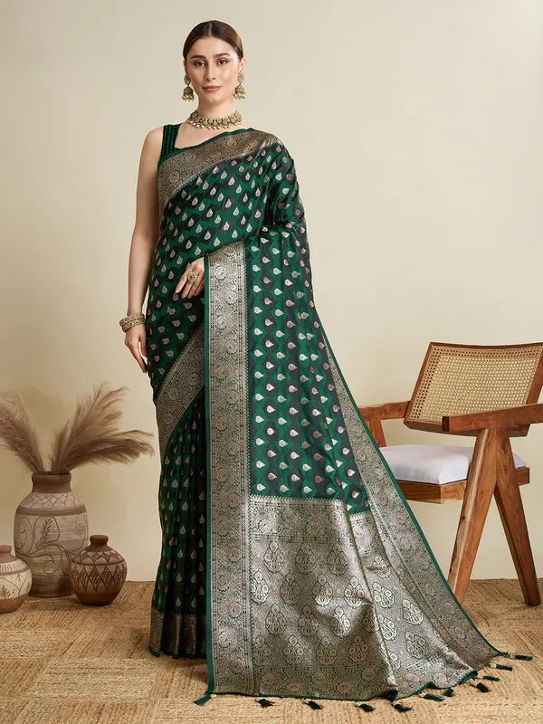 Bottlegreen_Rajgharana_Silk_Saree_With_Unstitched_Blouse_Piece